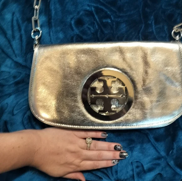 Tory Burch metallic silver clutch purse with detachable chain strap - Picture 10 of 10